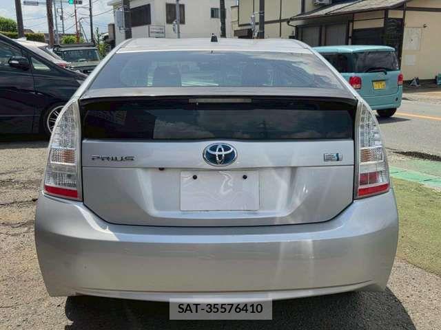 Toyota PRIUS 2011-08 8831175-7