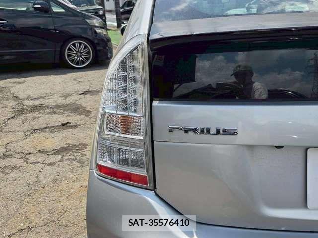 Toyota PRIUS 2011-08 8831175-8
