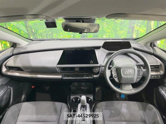Toyota PRIUS 2025-09 8831102-1