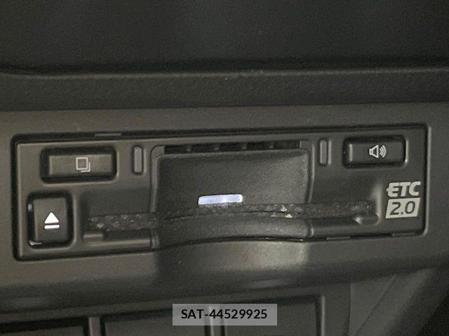 Toyota PRIUS 2025-09 8831102-4
