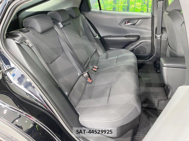 Toyota PRIUS 2025-09 8831102-8