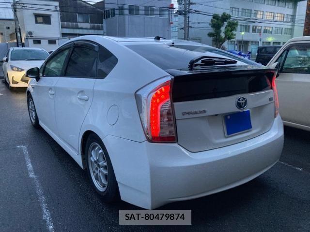Toyota PRIUS 2013-06 8831187-9