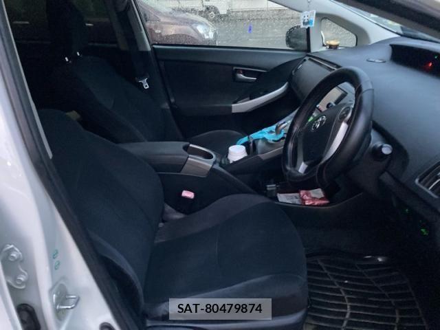 Toyota PRIUS 2013-06 8831187-16