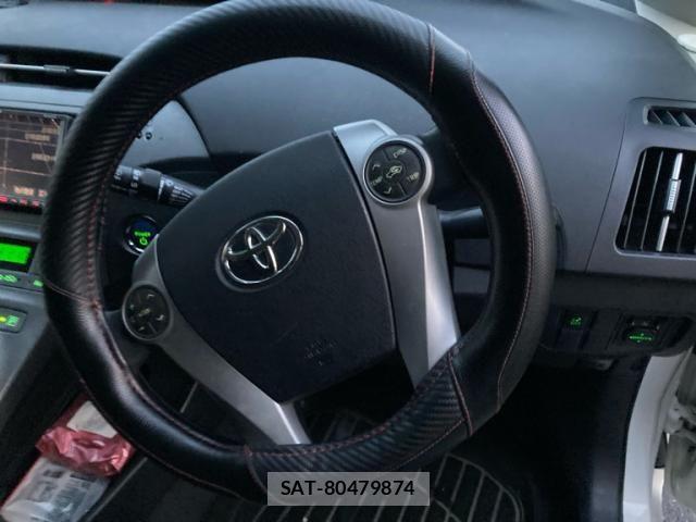 Toyota PRIUS 2013-06 8831187-17