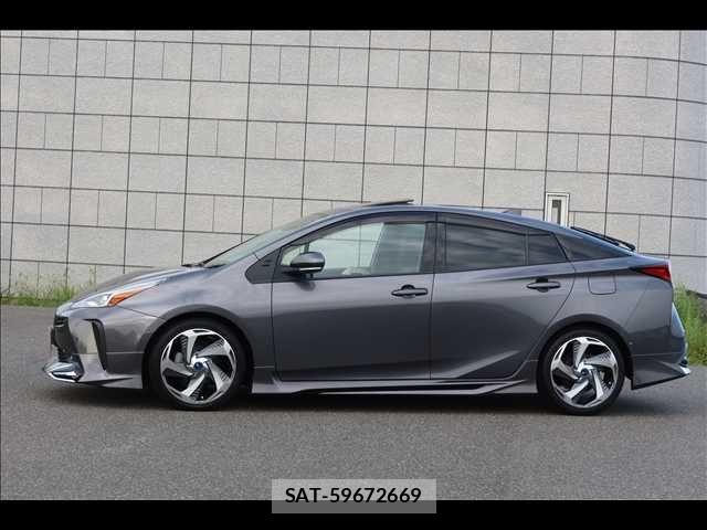 Toyota PRIUS 2021-08 8831103-2