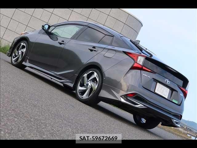 Toyota PRIUS 2021-08 8831103-3