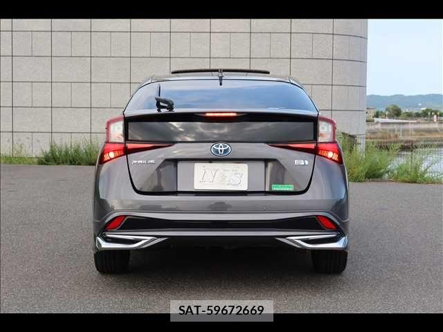 Toyota PRIUS 2021-08 8831103-4