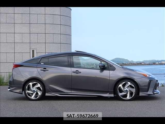 Toyota PRIUS 2021-08 8831103-6