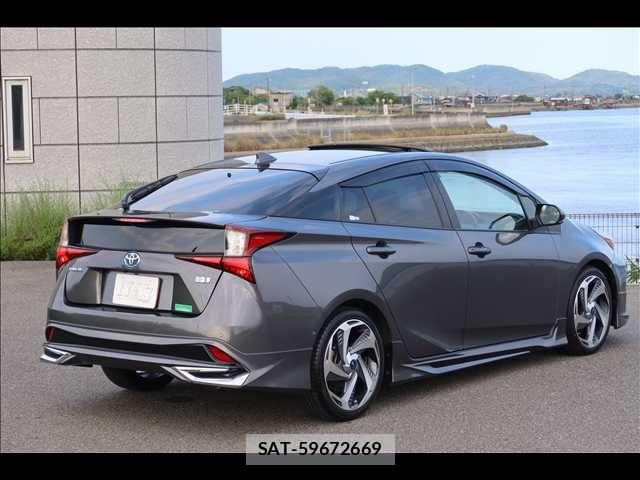 Toyota PRIUS 2021-08 8831103-7