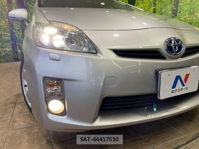 Toyota PRIUS 2012-01 8831160-11