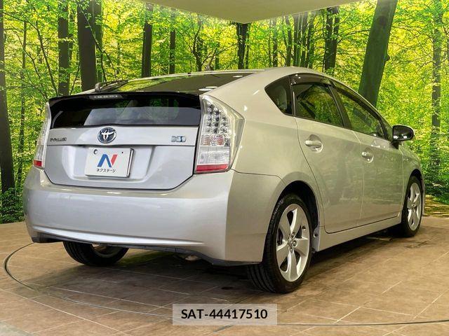 Toyota PRIUS 2012-01 8831160-16