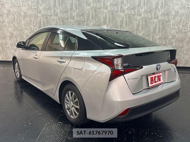 Toyota PRIUS 2021-02 8831123-25