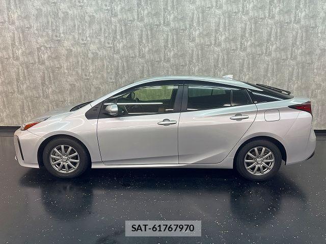 Toyota PRIUS 2021-02 8831123-26