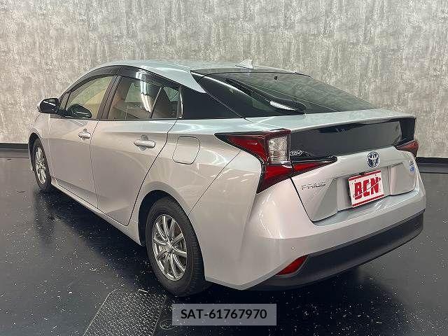 Toyota PRIUS 2021-02 8831123-2