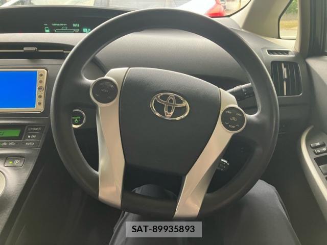 Toyota PRIUS 2010-09 8831186-19
