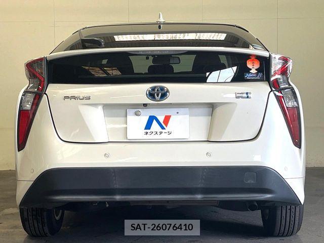Toyota PRIUS 2017-11 8831130-17