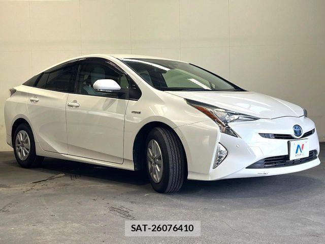 Toyota PRIUS 2017-11 8831130-18