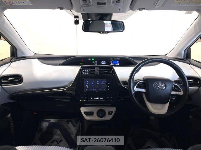 Toyota PRIUS 2017-11 8831130-1