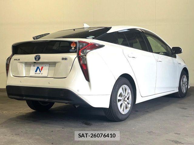 Toyota PRIUS 2017-11 8831130-19