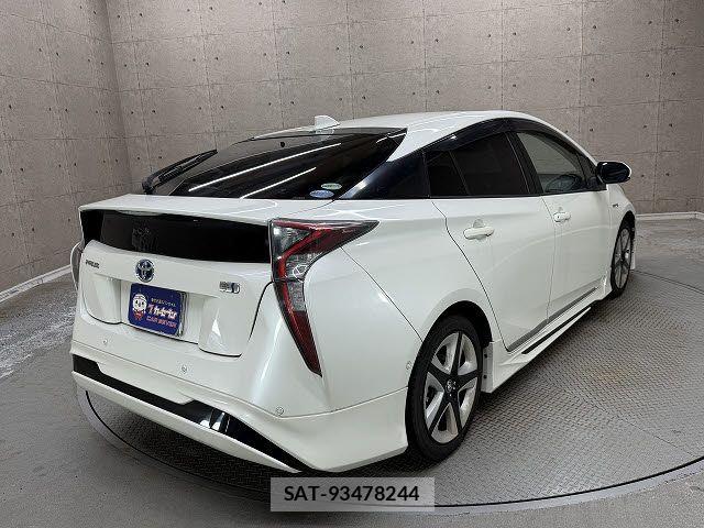 Toyota PRIUS 2016-06 8850385-2