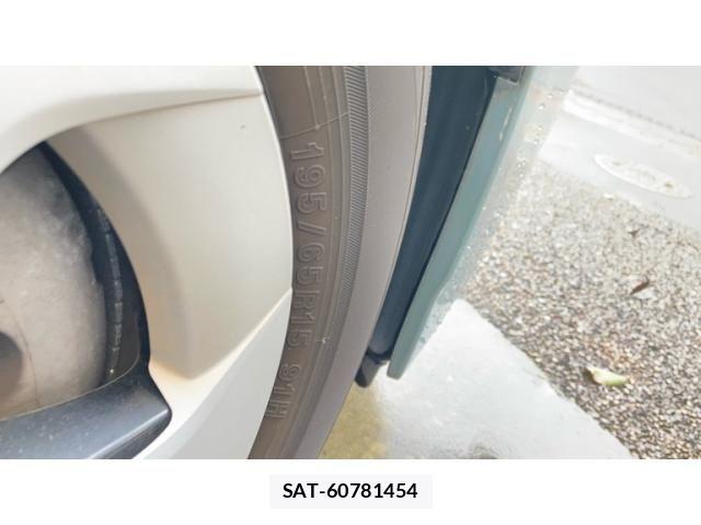 Toyota PRIUS 2012-08 8850411-10