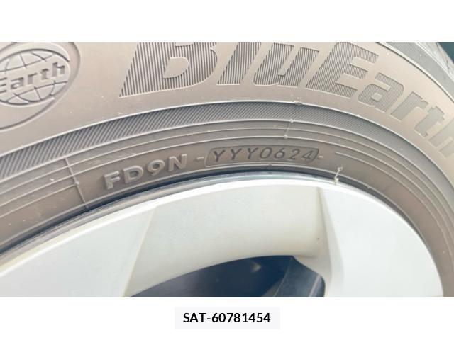 Toyota PRIUS 2012-08 8850411-11