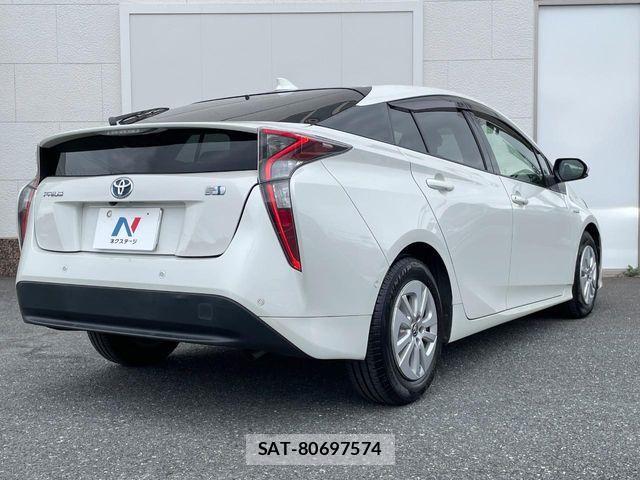 Toyota PRIUS 2017-12 8850388-16