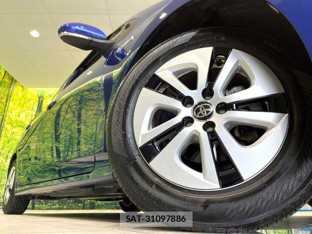 Toyota PRIUS 2017-07 8850395-11