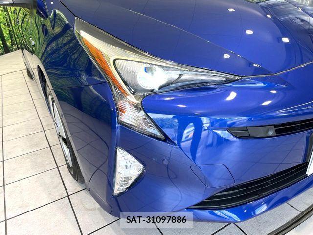 Toyota PRIUS 2017-07 8850395-12