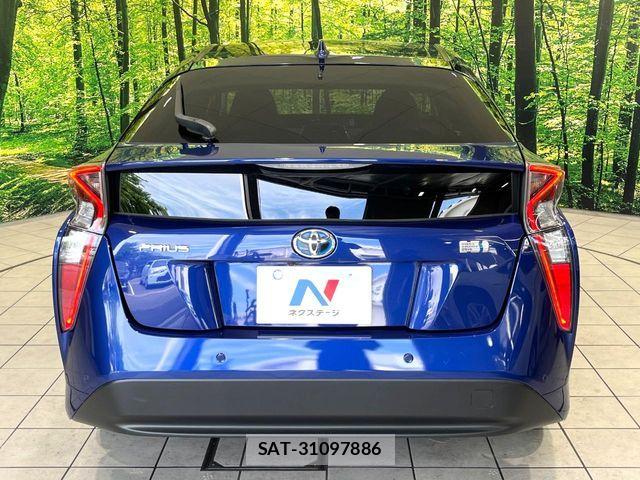 Toyota PRIUS 2017-07 8850395-14