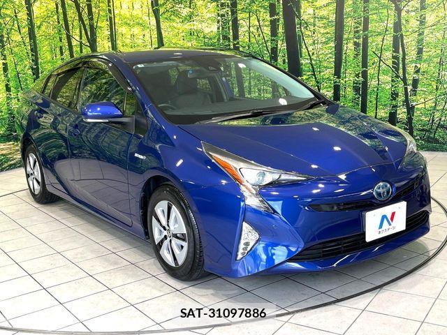 Toyota PRIUS 2017-07 8850395-15