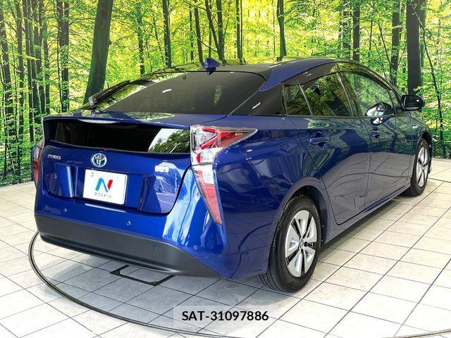Toyota PRIUS 2017-07 8850395-16