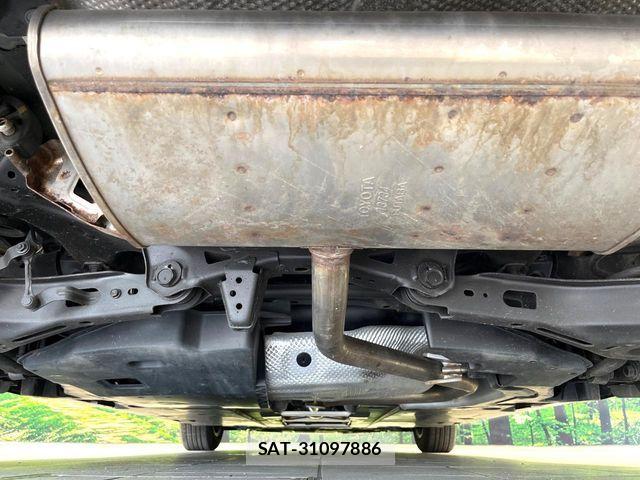 Toyota PRIUS 2017-07 8850395-18