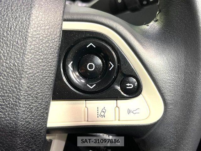 Toyota PRIUS 2017-07 8850395-5