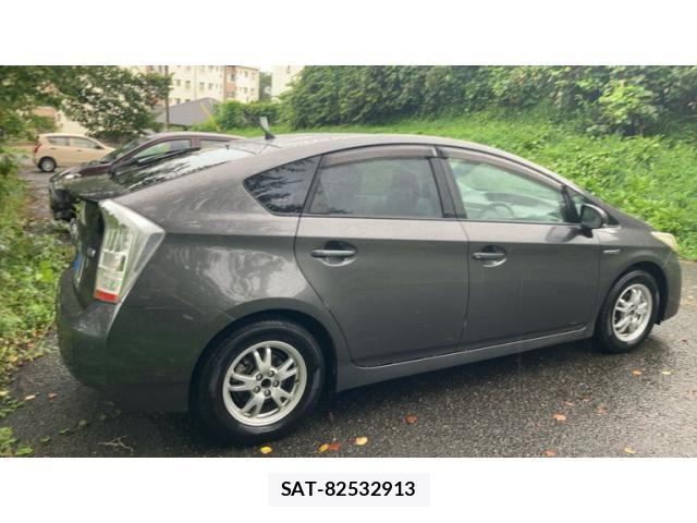 Toyota PRIUS 2011-09 8849630-10