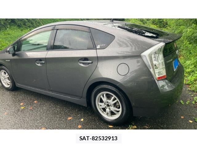 Toyota PRIUS 2011-09 8849630-11