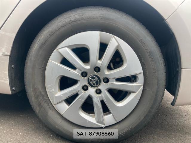 Toyota PRIUS 2016-10 8849982-9