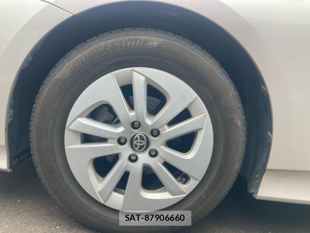 Toyota PRIUS 2016-10 8849982-10