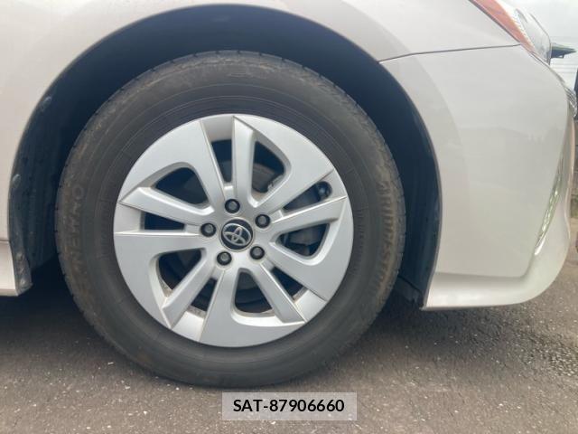 Toyota PRIUS 2016-10 8849982-11