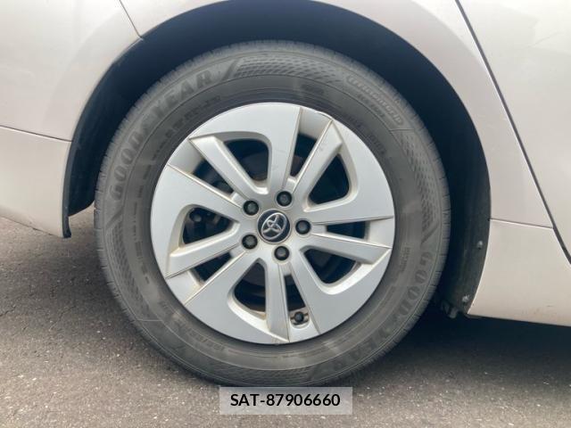 Toyota PRIUS 2016-10 8849982-12