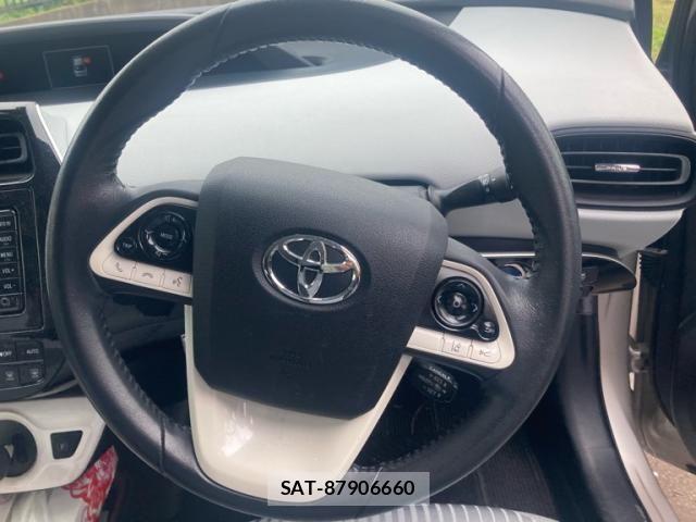Toyota PRIUS 2016-10 8849982-14