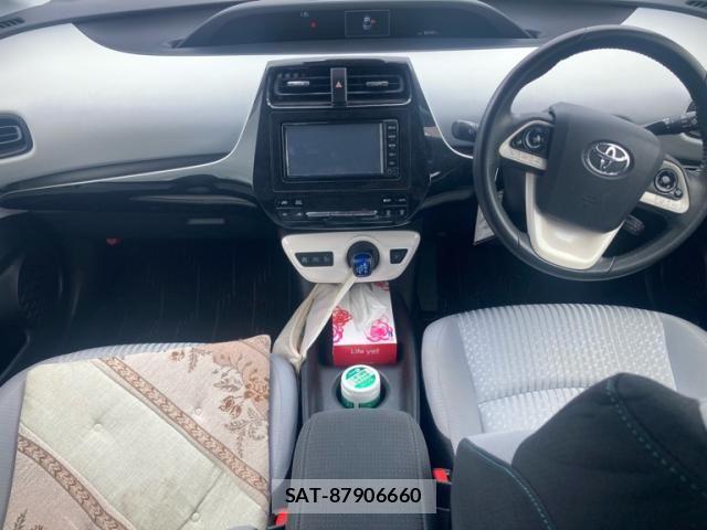 Toyota PRIUS 2016-10 8849982-17