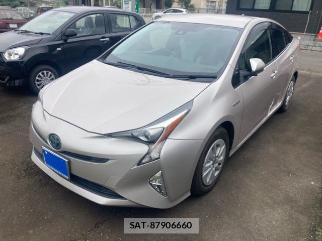 Toyota PRIUS 2016-10 8849982-2