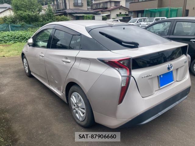Toyota PRIUS 2016-10 8849982-4