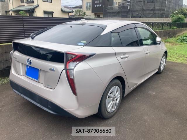 Toyota PRIUS 2016-10 8849982-5