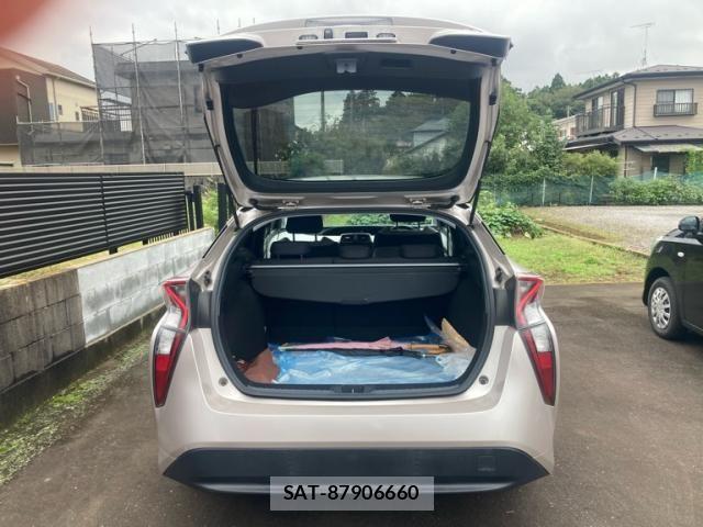 Toyota PRIUS 2016-10 8849982-6