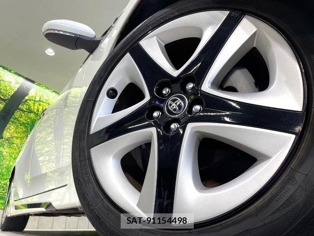 Toyota PRIUS 2016-06 8850387-12