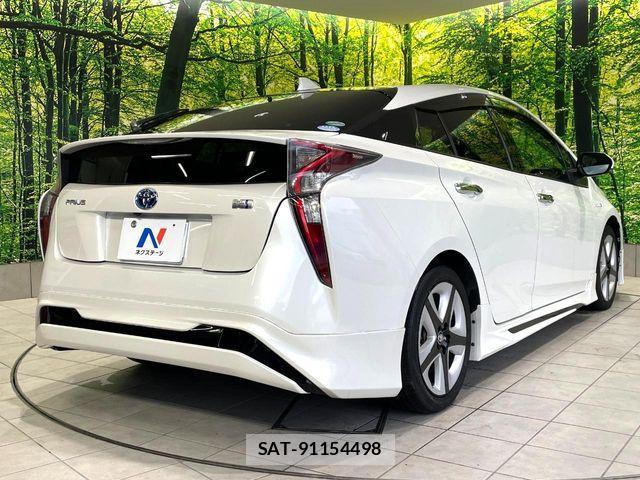 Toyota PRIUS 2016-06 8850387-16