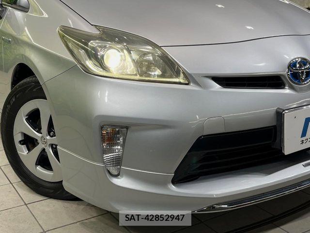 Toyota PRIUS 2011-12 8850407-13