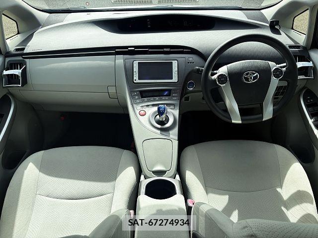 Toyota PRIUS 2013-08 8849658-1